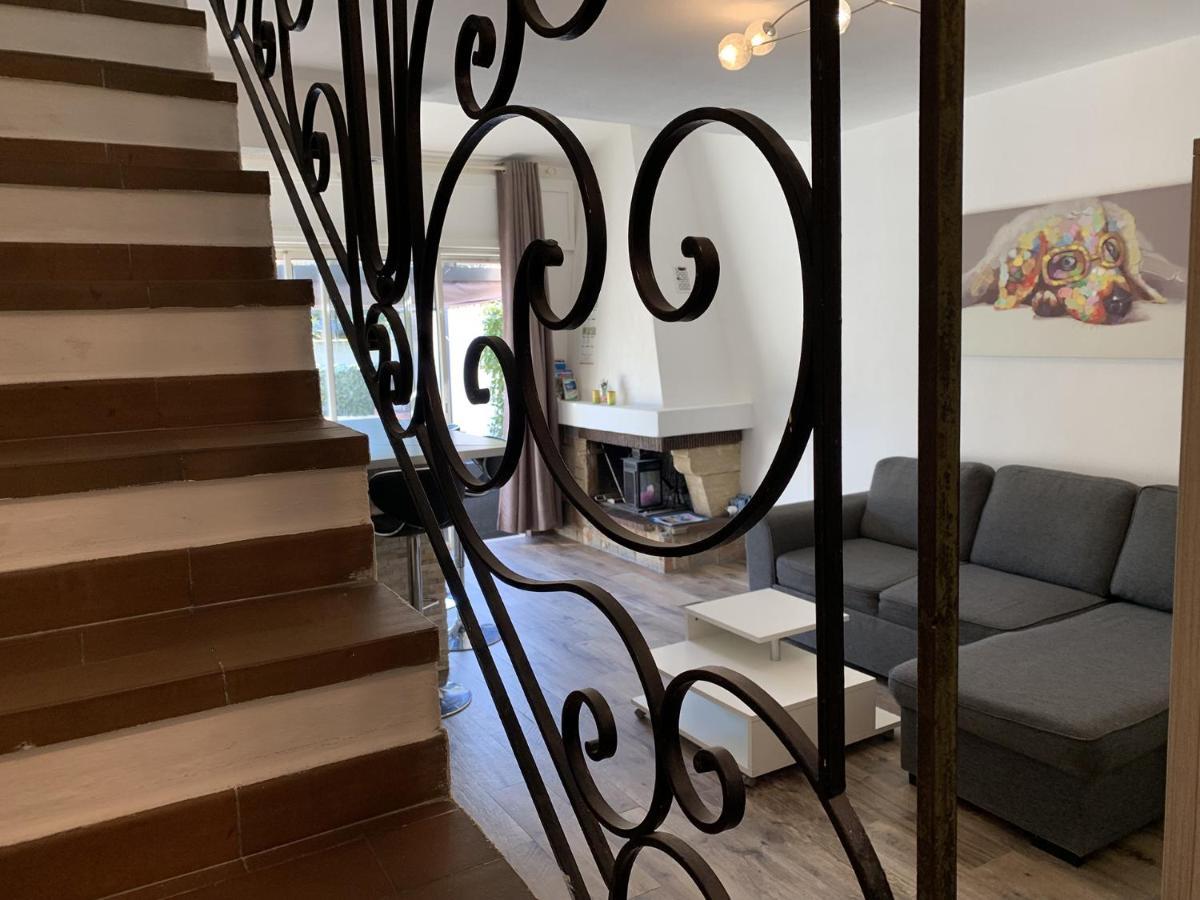 Appartement Maenat Borgo  Exteriör bild