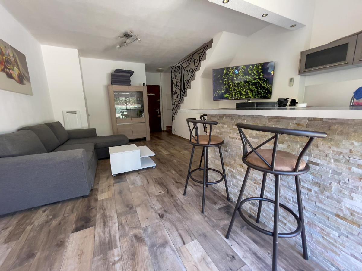 Appartement Maenat Borgo  Exteriör bild